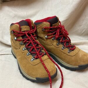 Columbia Red and Tan Hiking Boots 🥾
